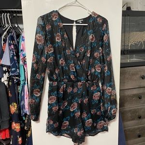 Long sleeve floral romper large (black)